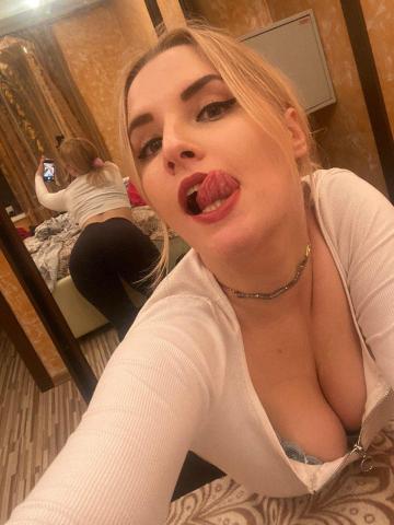 Проститутка Моника
